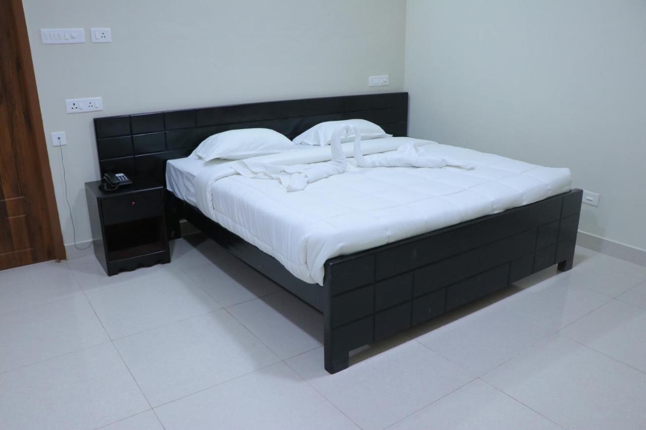 Hotel Tamilnadu -Trichy Tiruchirappalli Bagian luar foto